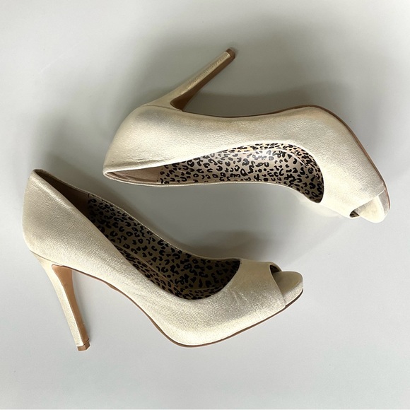 JS-SARAS, gold open-toe heels - Picture 9 of 13